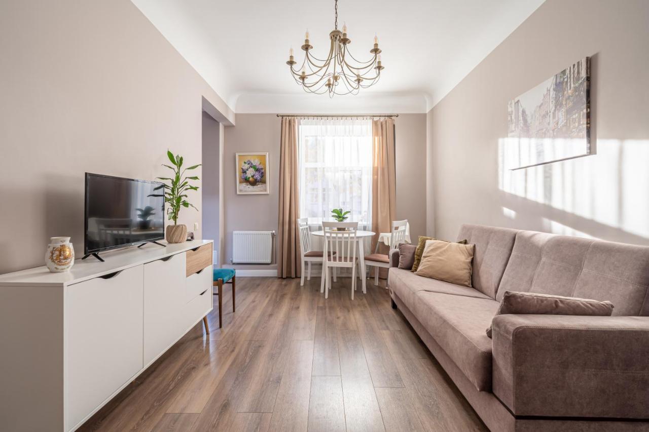 Stylish Latvian Classic 1-Bedroom Apartment Near City Center, Parks & Public Transport Links Riga Exterior photo