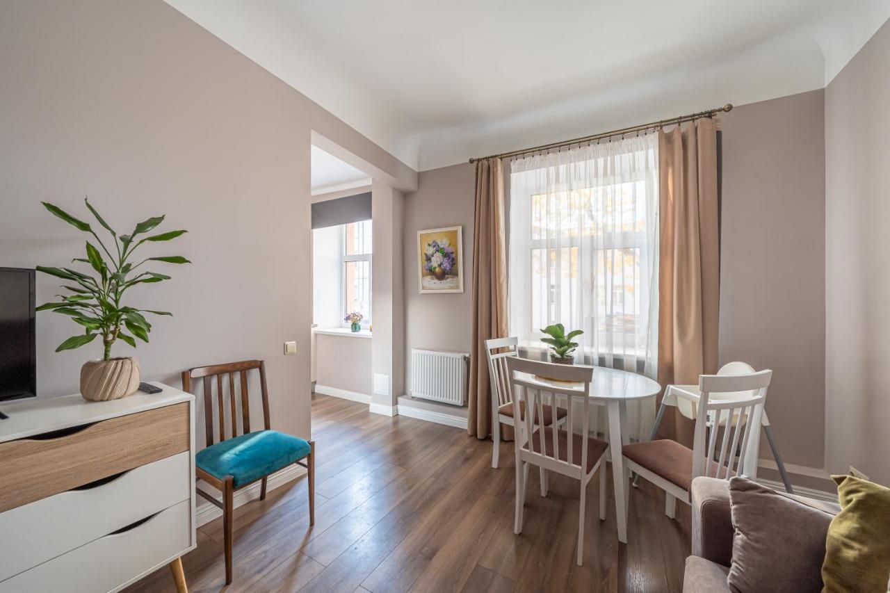 Stylish Latvian Classic 1-Bedroom Apartment Near City Center, Parks & Public Transport Links Riga Exterior photo