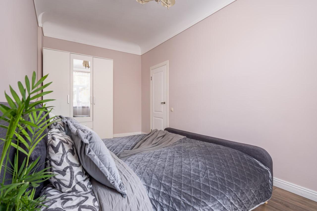 Stylish Latvian Classic 1-Bedroom Apartment Near City Center, Parks & Public Transport Links Riga Exterior photo