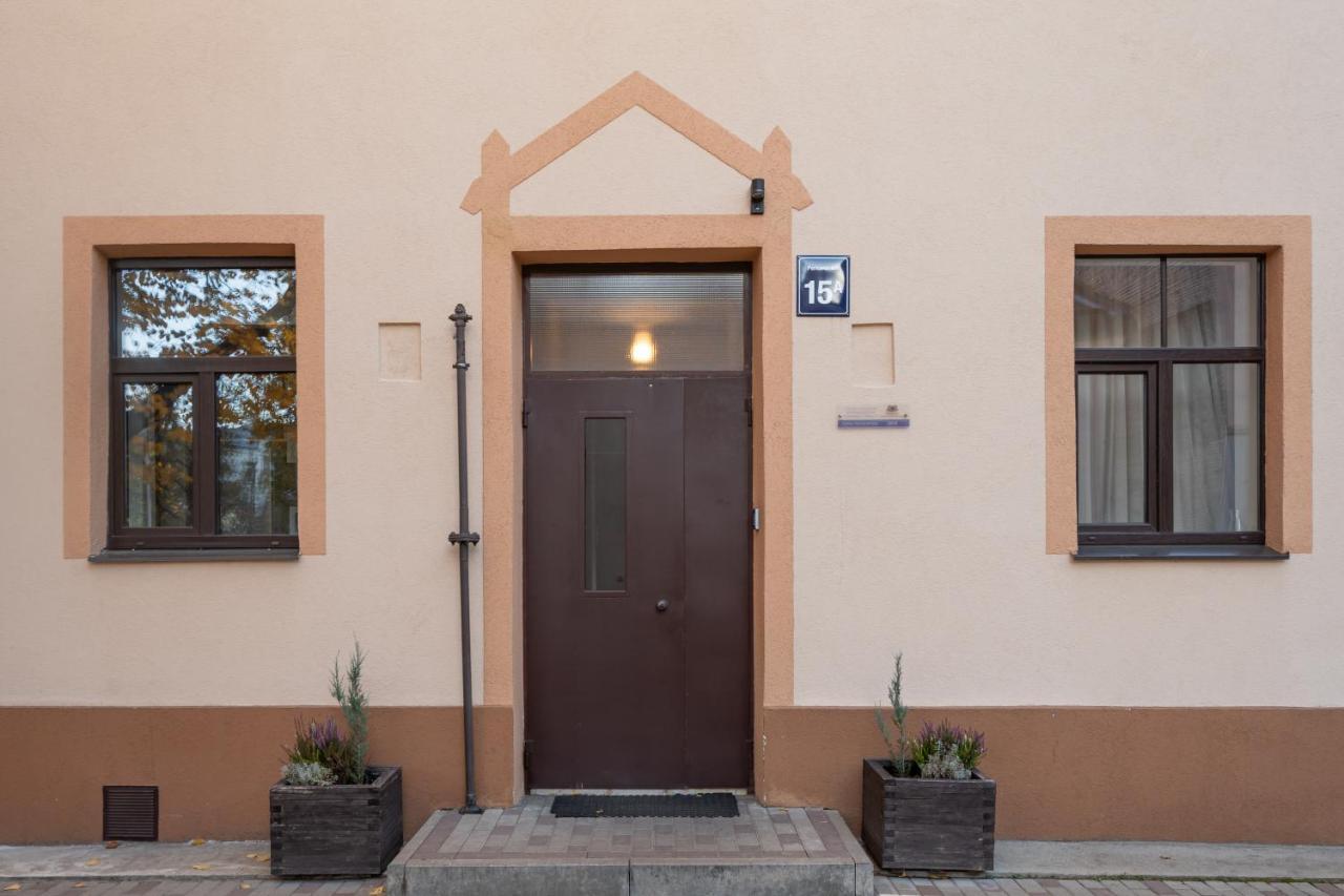 Stylish Latvian Classic 1-Bedroom Apartment Near City Center, Parks & Public Transport Links Riga Exterior photo